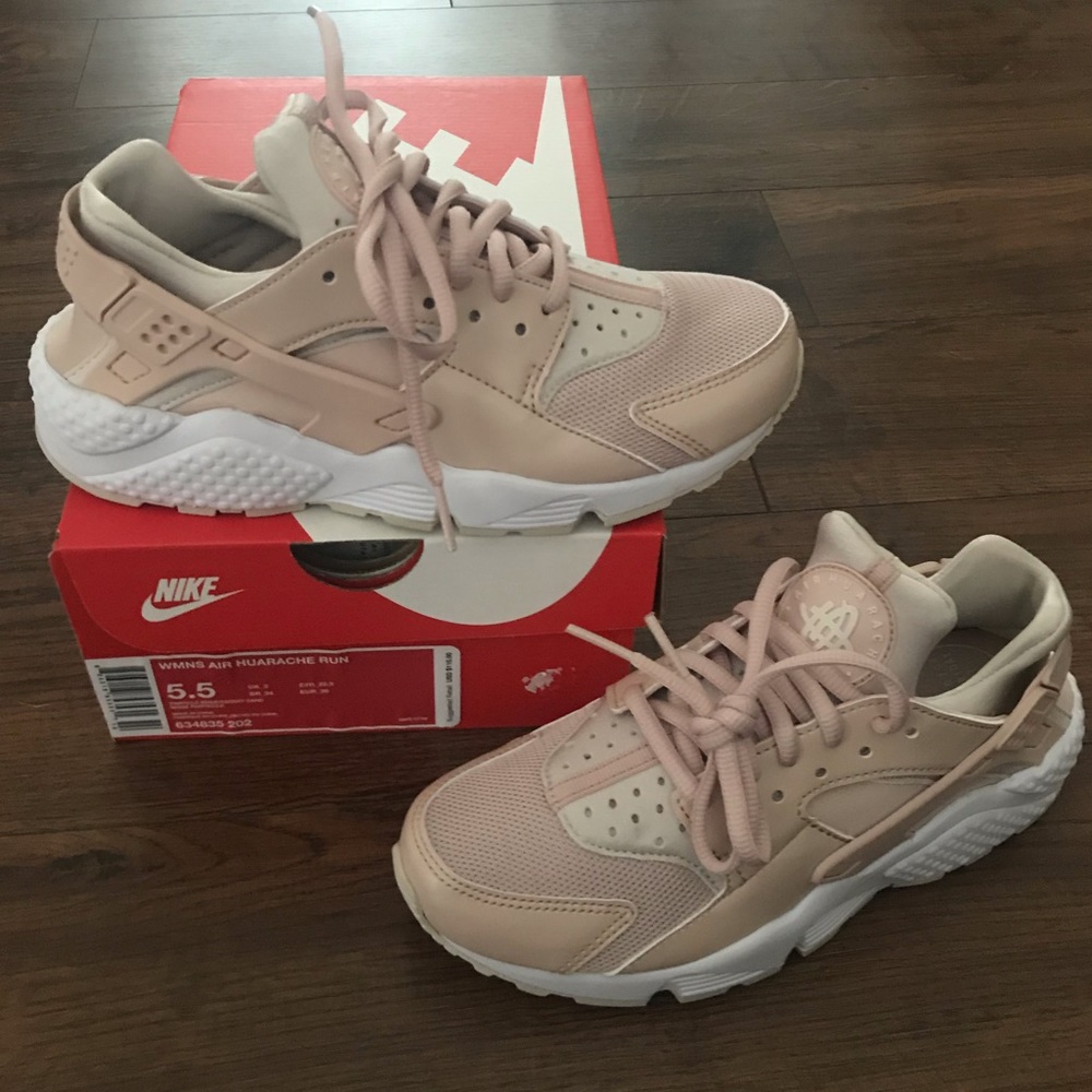 NWT Womens Huarache Run